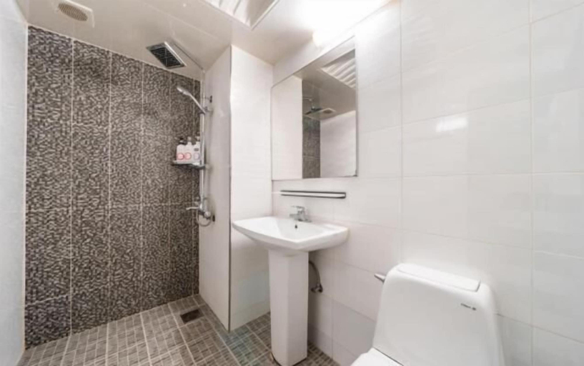 Bathroom 4, Centro Motel, Anyang