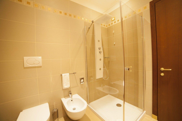 Bathroom 4, La Civetta, Foggia