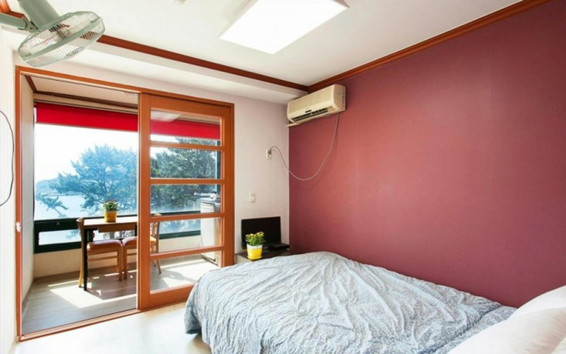 Bedroom 2, Geojedo Oedo House Pension, Geoje