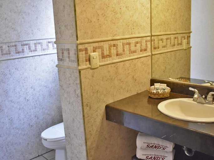 Bathroom 5, Hotel Sand's San Luis Potosí, San Luis Potosí