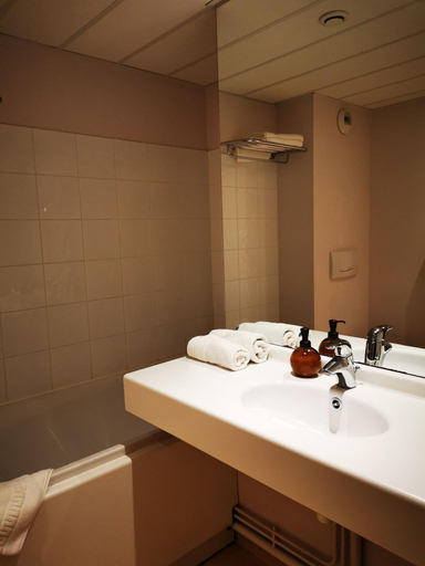 Bathroom 4, Artemis Hotel Restaurant, Haute-Loire