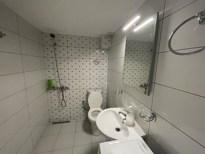 Bathroom 3, City Apartments, Sarandës