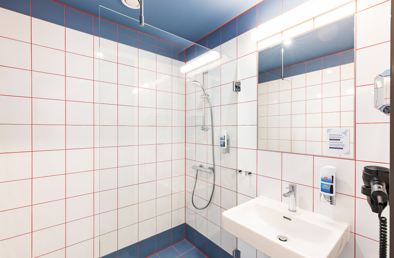 Bathroom 5, MEININGER Hotel Geneve Centre Charmilles, Genève