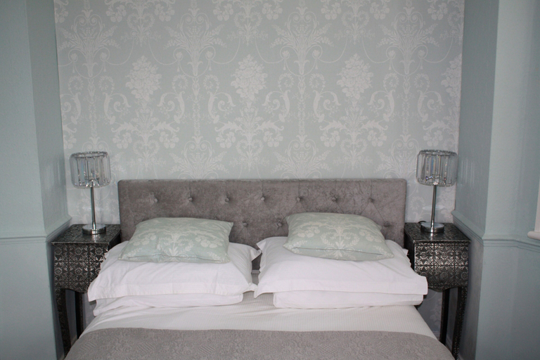 Bedroom 1, Lakeside Guest House, Oxfordshire