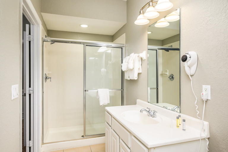 Bathroom 4, Vista Cay Resort Direct Townhomes by Millennium Management, Orange