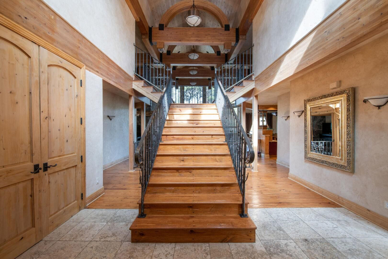Public Area 3, South Pine - Cherry Ridge, Summit