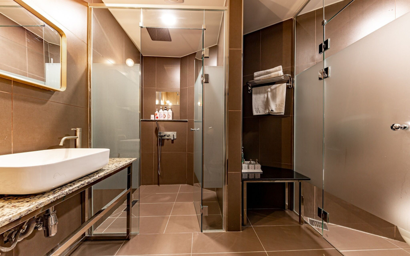 Bathroom 5, Gwangju Songjeong Hotel The Sol, Gwangsan
