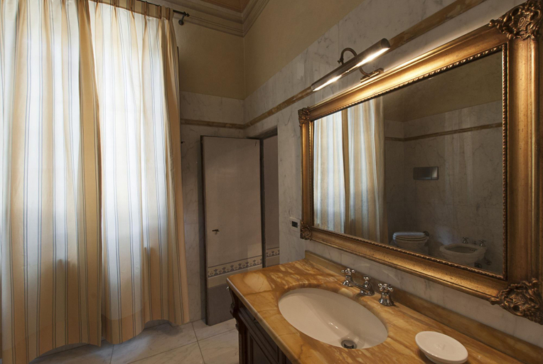 Bathroom 5, B&B VillAmorosa, Pisa