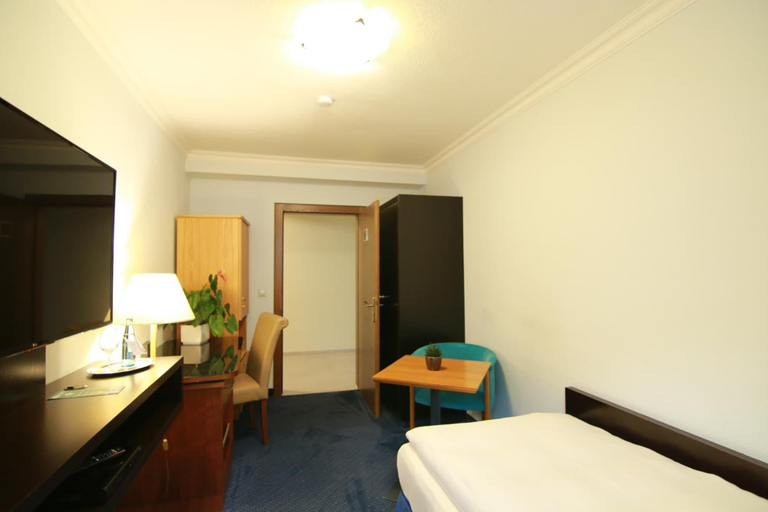 Bedroom 4, Hotel Restaurant Pfeffermühle, Zollernalbkreis