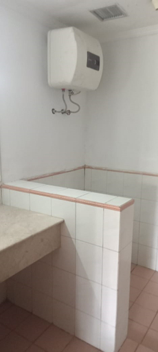 Bathroom 5, Lippo Condominium Pantai Carita by Yayin, Serang