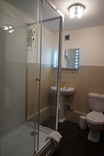 Bathroom 4, Lakeside Guest House, Oxfordshire
