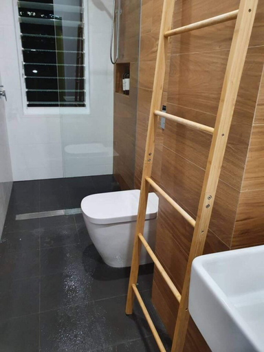 Bathroom 5, THE Roezetta1 Luxury Stylish Unit, Walk TO City, Sydney