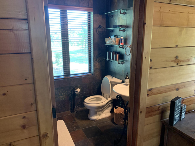Bathroom 4, Alligator Alley Six Bedroom House, Liberty