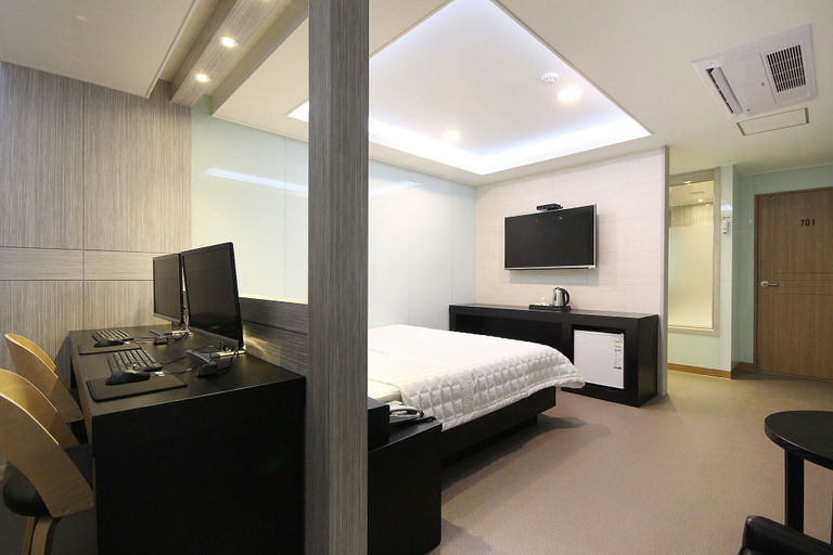 Bedroom 5, Busan Nampodong Momo, Jung