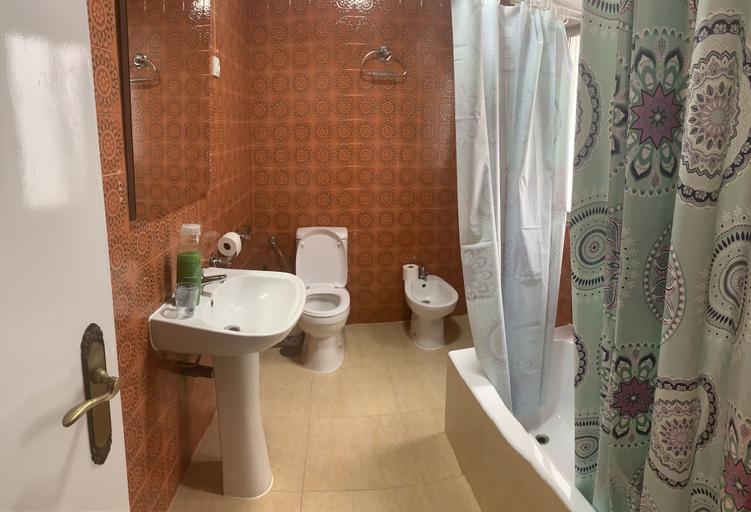 Bathroom 3, A Beautiful spacious Two Bedroom Apartment CB8EV, Alicante