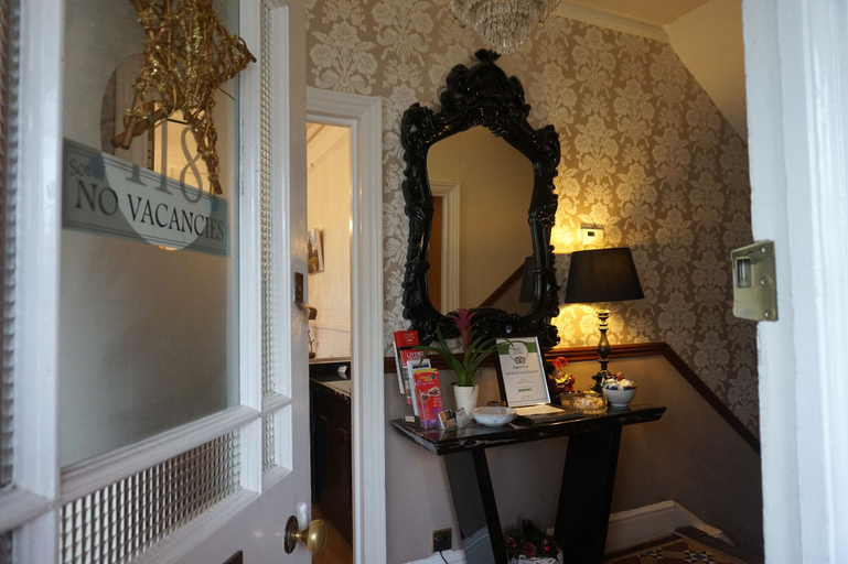 Public Area 3, Lakeside Guest House, Oxfordshire