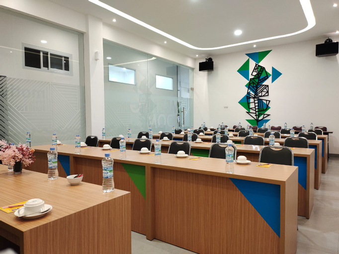 Business Facilities 16