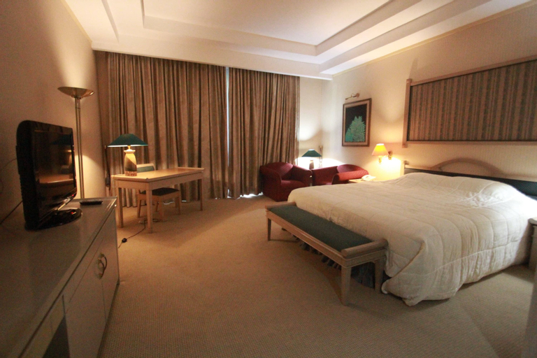 GRAND EQUATOR HOTEL - Tap to explore photos