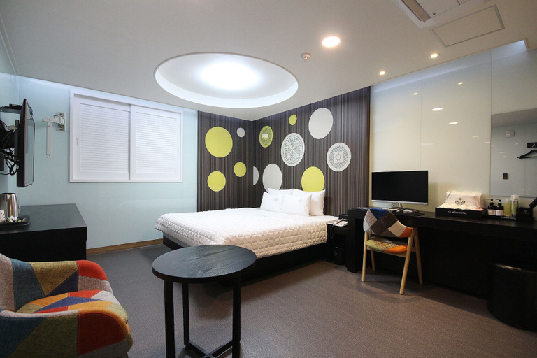 Bedroom 3, Busan Nampodong Momo, Jung