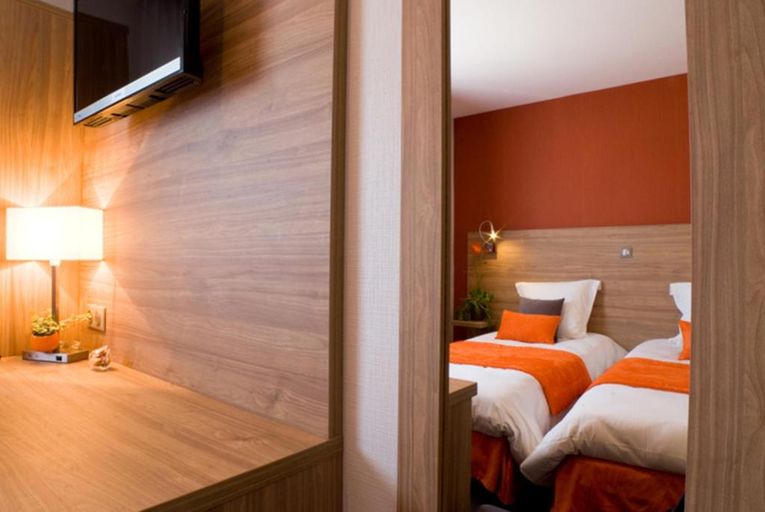 Bedroom 3, Logis Hotel Rest. de la Madeleine, Meuse