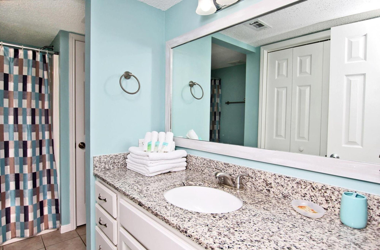 Bathroom 3, Ocean House by Youngs Suncoast, Baldwin