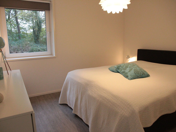 Bedroom 2, Bungalow near Veerse Meer with Private Garden, Noord-Beveland