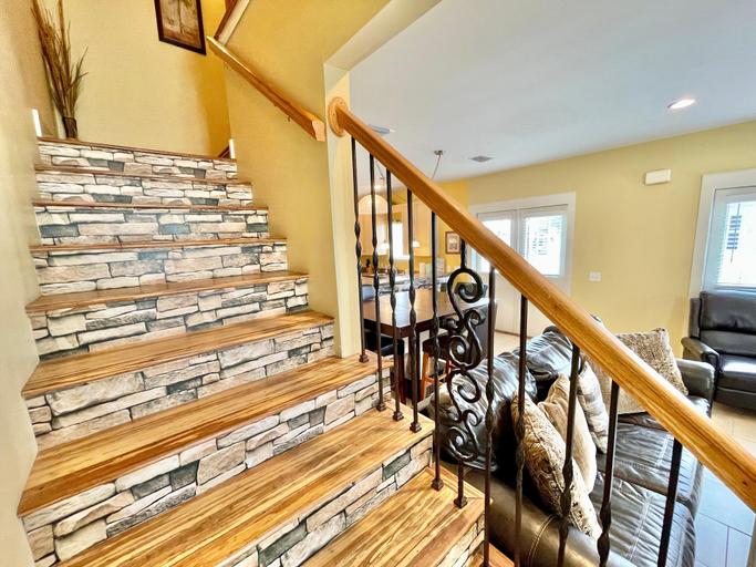 Public Area 3, Mills Seaview Cottage by Forehand Rentals, Bay
