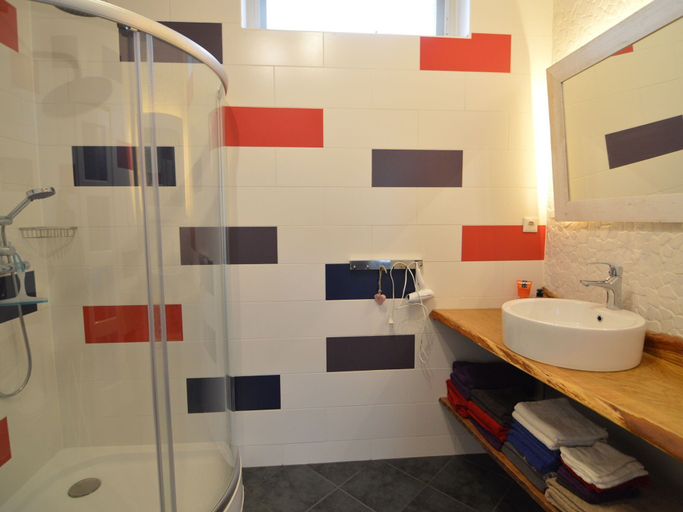Bathroom 3, Home with Vinyls, Bikes and Waterways, Littenseradiel