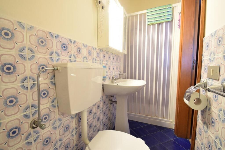 Bathroom 4, Alba Tra I Pini B&B, Palermo