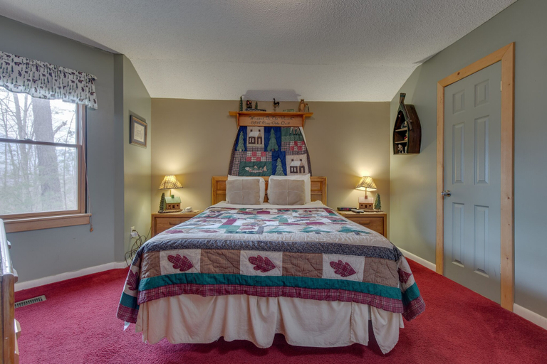 Bedroom 2, Country Cozy, Sevier