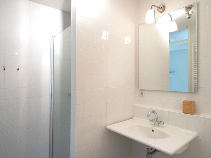 Bathroom 4, Stylish Stay Near Scheveningen, Den Haag