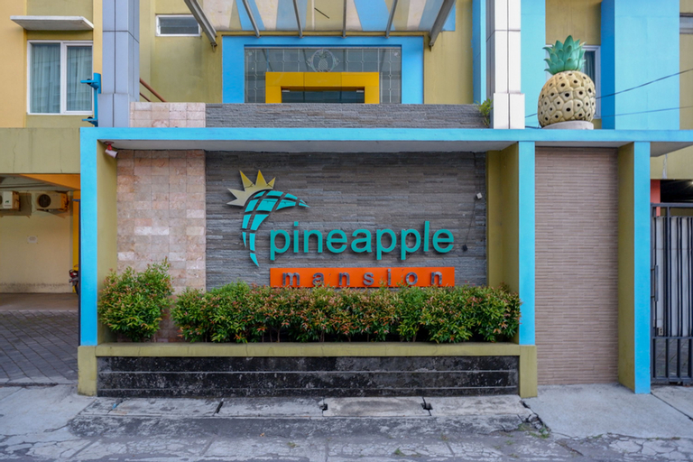 Exterior & Views 3, Pineapple Mansion Solo Mitra RedDoorz near RS JIH Solo, Solo