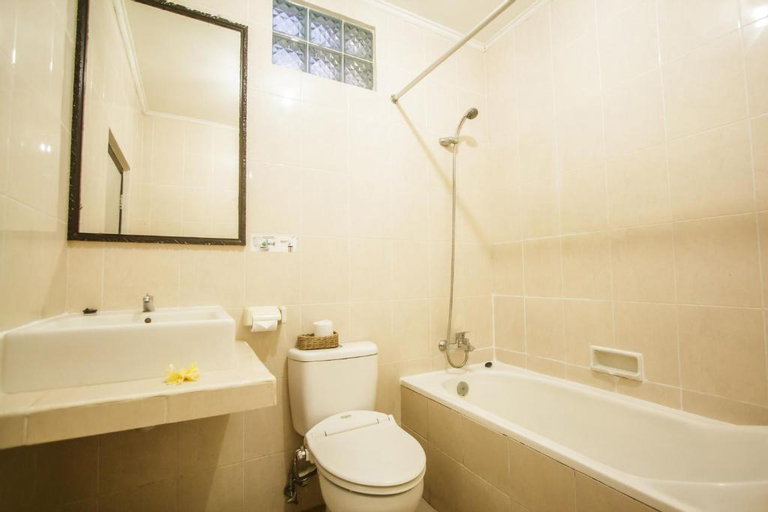Bathroom 16