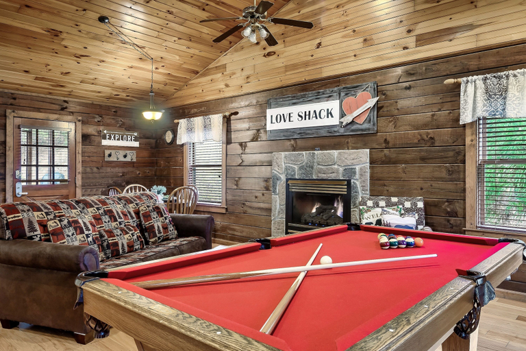 Others 1, LOVE SHACK, Sevier