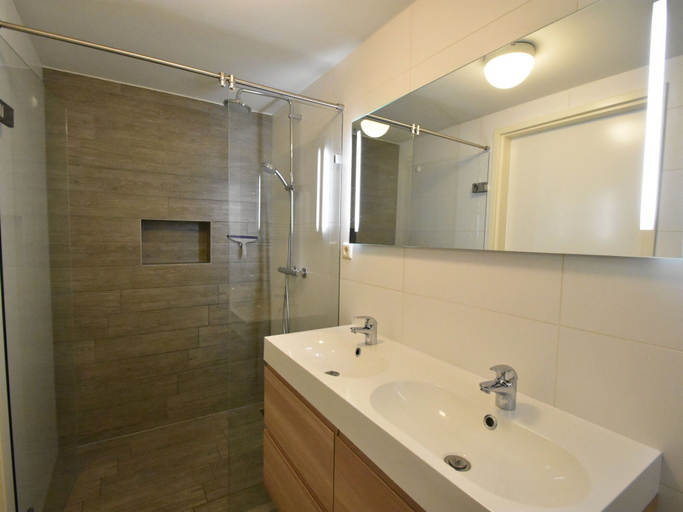Bathroom 3, Bungalow near Veerse Meer with Private Garden, Noord-Beveland