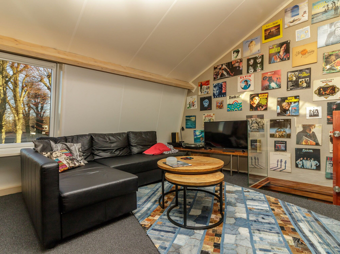Others 5, Home with Vinyls, Bikes and Waterways, Littenseradiel