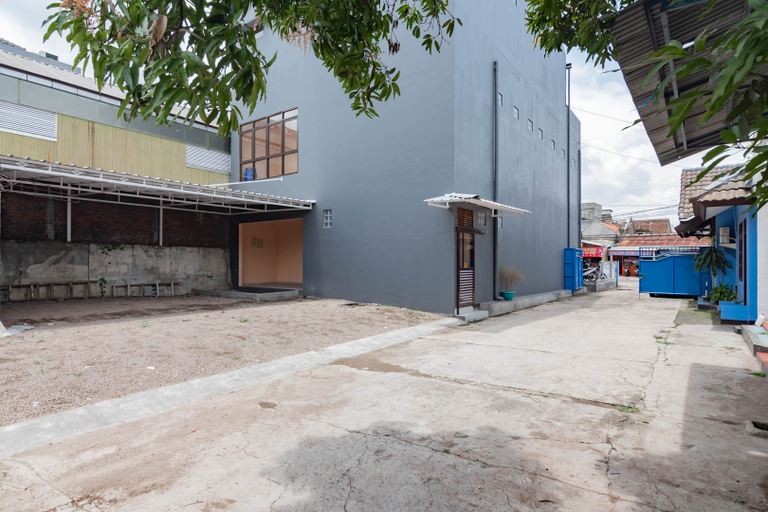 Exterior & Views 2, Shofy Guest House Syariah Mitra RedDoorz, Bandung