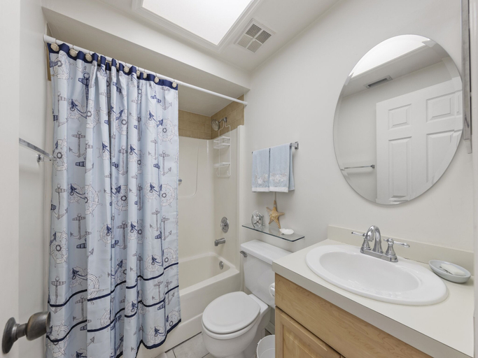Bathroom, Anchors Away A, Lee