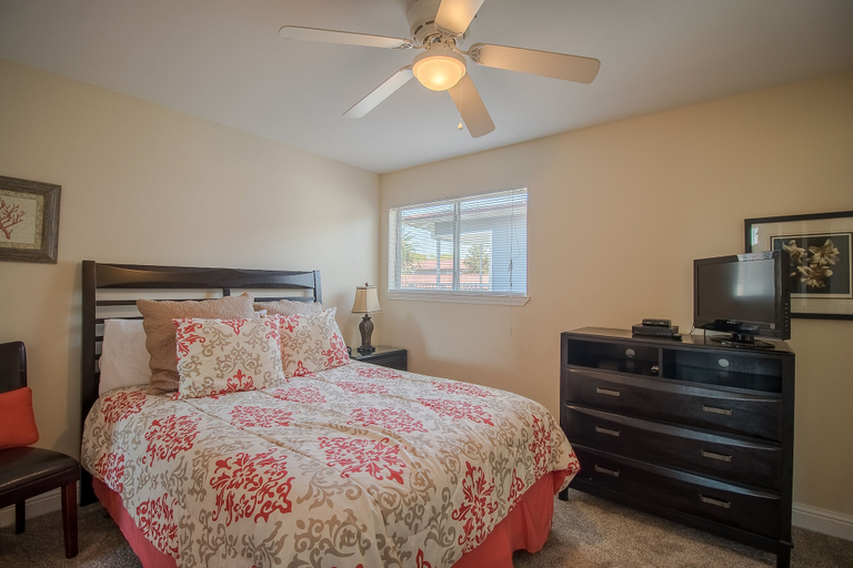 Bedroom 4, Oak Shores 66, Harrison