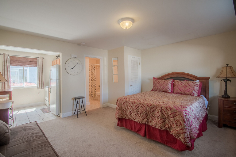 Oak Shores Studio 39, Harrison