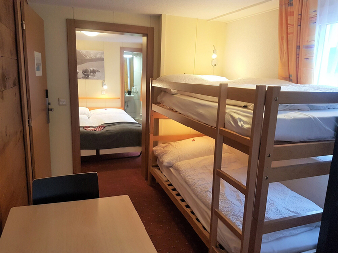 Bedroom 3, Hotel Les Amis, Visp