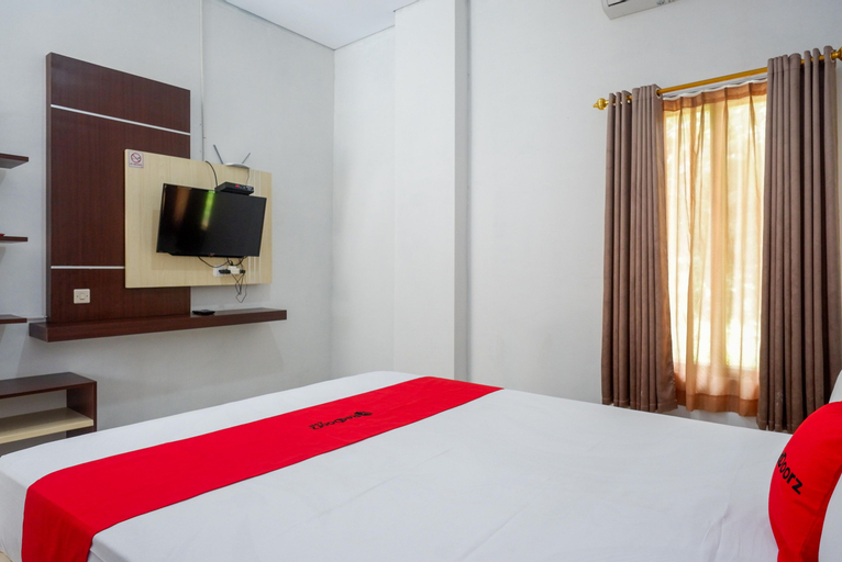Bedroom 2, RedDoorz @ Artomoro Guest House, Sleman