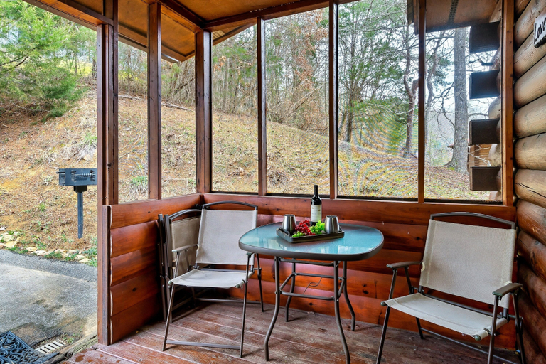 Others 5, LOVE SHACK, Sevier