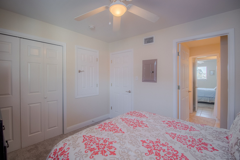 Bedroom 5, Oak Shores 66, Harrison