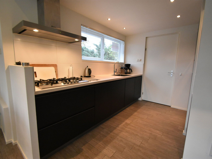 Others 5, Bungalow near Veerse Meer with Private Garden, Noord-Beveland