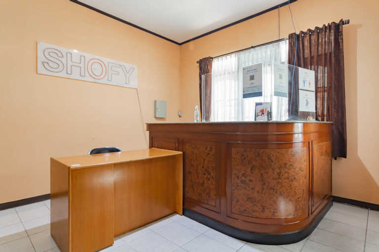 Public Area 2, Shofy Guest House Syariah Mitra RedDoorz, Bandung