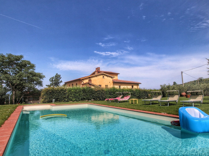 Modern Holiday Home in Castelfranco di Sopra With Swimming Pool, Arezzo
