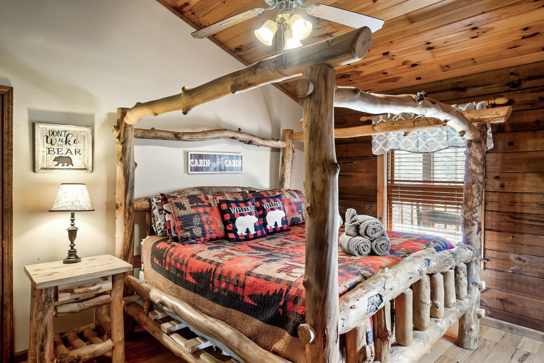 Bedroom 3, LOVE SHACK, Sevier
