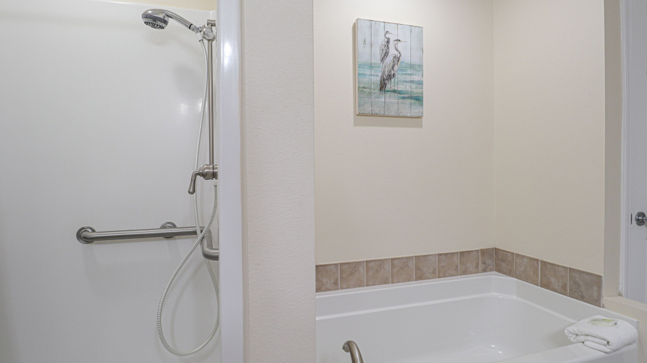 Bathroom 5, Legacy II 403, Harrison