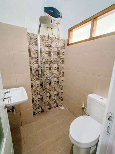 Bedroom 3, RedDoorz @ Artomoro Guest House, Sleman